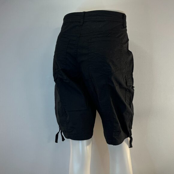 Style & Co Women's Deep Black Zipper Bermuda Cargo Short - Size 4 - NWT - Picture 3 of 4